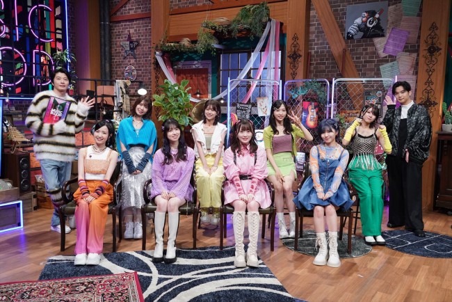 9月30日放送『MUSIC BLOOD』最終回に登場するAKB48 SHOWROOM 選抜(中央・後列左から)小田えりな、篠崎彩奈、小栗有以、大西桃香 (前列左から)本田仁美、岩立沙穂、山根涼羽、大竹ひとみ