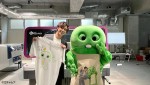 【写真】Snow Man・阿部亮平、ガチャピンと衣服をめぐるSDGsを取材
