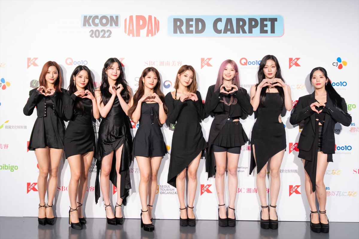 NewJeansが「KCON」に降臨！　カラフル＆スポーティーな衣装で魅了