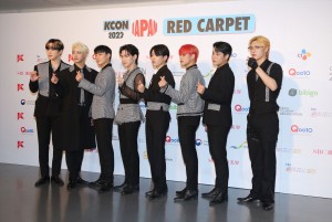 「KCON 2022 JAPAN」レッドカーペットに出席したATEEZ