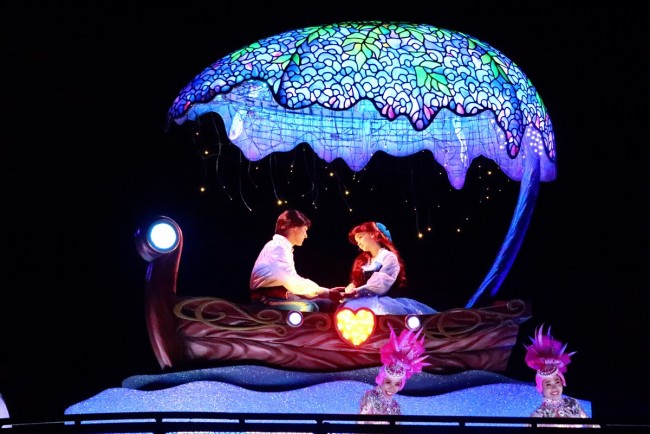 ミッキー ミニーがキス Tds新しい夜のショー ビリーヴ ついにスタート 東京ディズニーシー 22年11月11日 写真 特集 レポート クランクイン トレンド