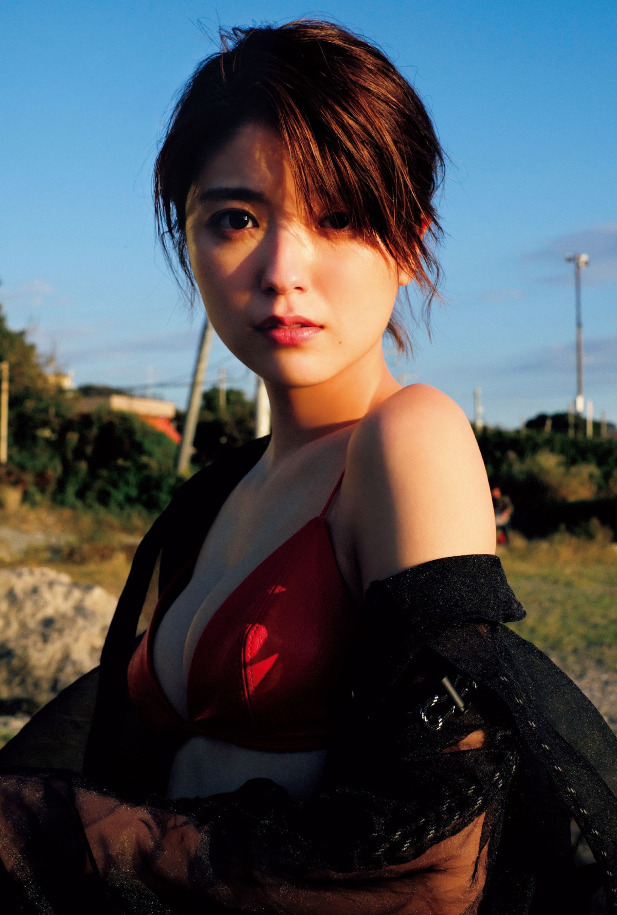 工藤美桜、真っ赤なビキニの水着姿を披露