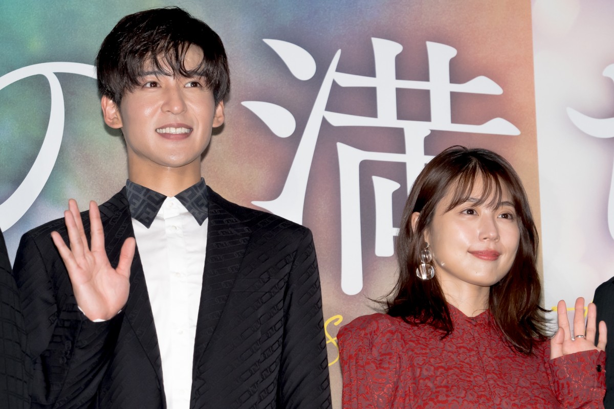 (左から)目黒蓮、有村架純