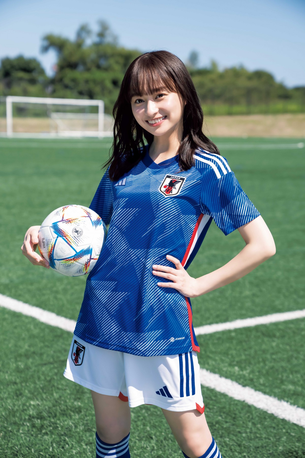 日向坂46影山優佳、W杯日本代表ユニでヤンジャン表紙に初登場