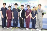 【写真】玉森裕太、池田エライザら出演『祈りのカルテ』撮影現場を原作者・知念実希人が訪問