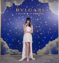 「ブルガリ セルペンティ スパークル 2022」の点灯式に登場したKoki，