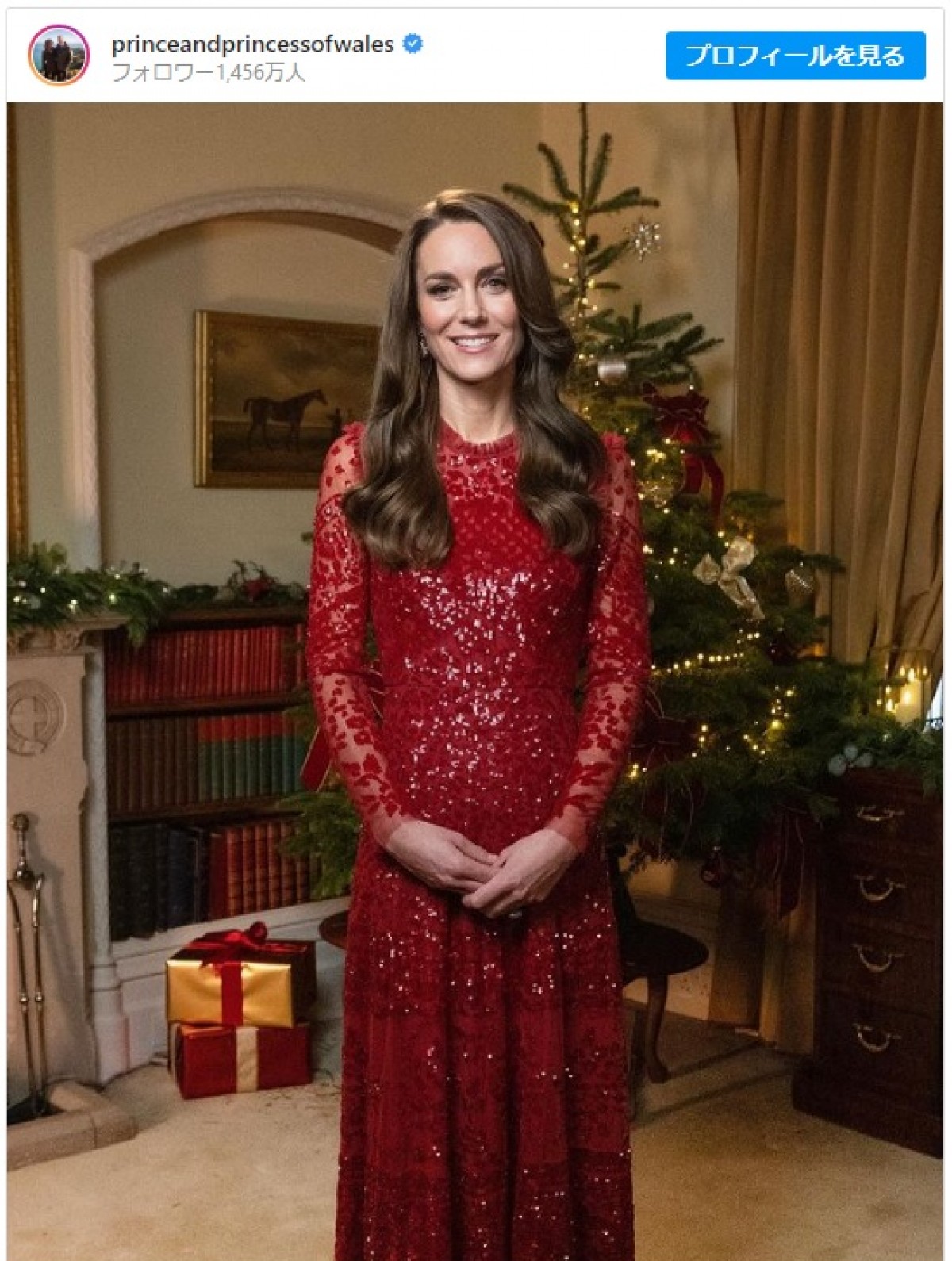 キャサリン妃、クリスマス感あふれる赤いドレス姿　昨年ピアノを披露したスペシャル番組を宣伝