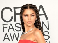 ゼンデイヤ、背中まであったロングヘアをばっさり