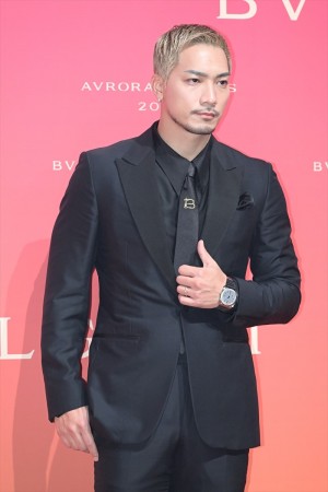 SWAY、「BVLGARI AVRORA AWARDS 2022」ゴールデンカーペットセレモニーに登場