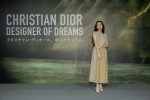 「クリスチャン・ディオール、夢のクチュリエ」展プレビューのフォトコールに登場したモデル、フルート奏者Cocomi