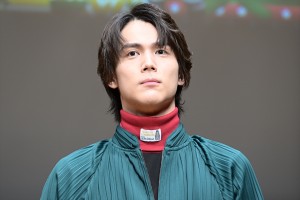 中川大志、『ブラックナイトパレード』サンタクローストークイベントに登場