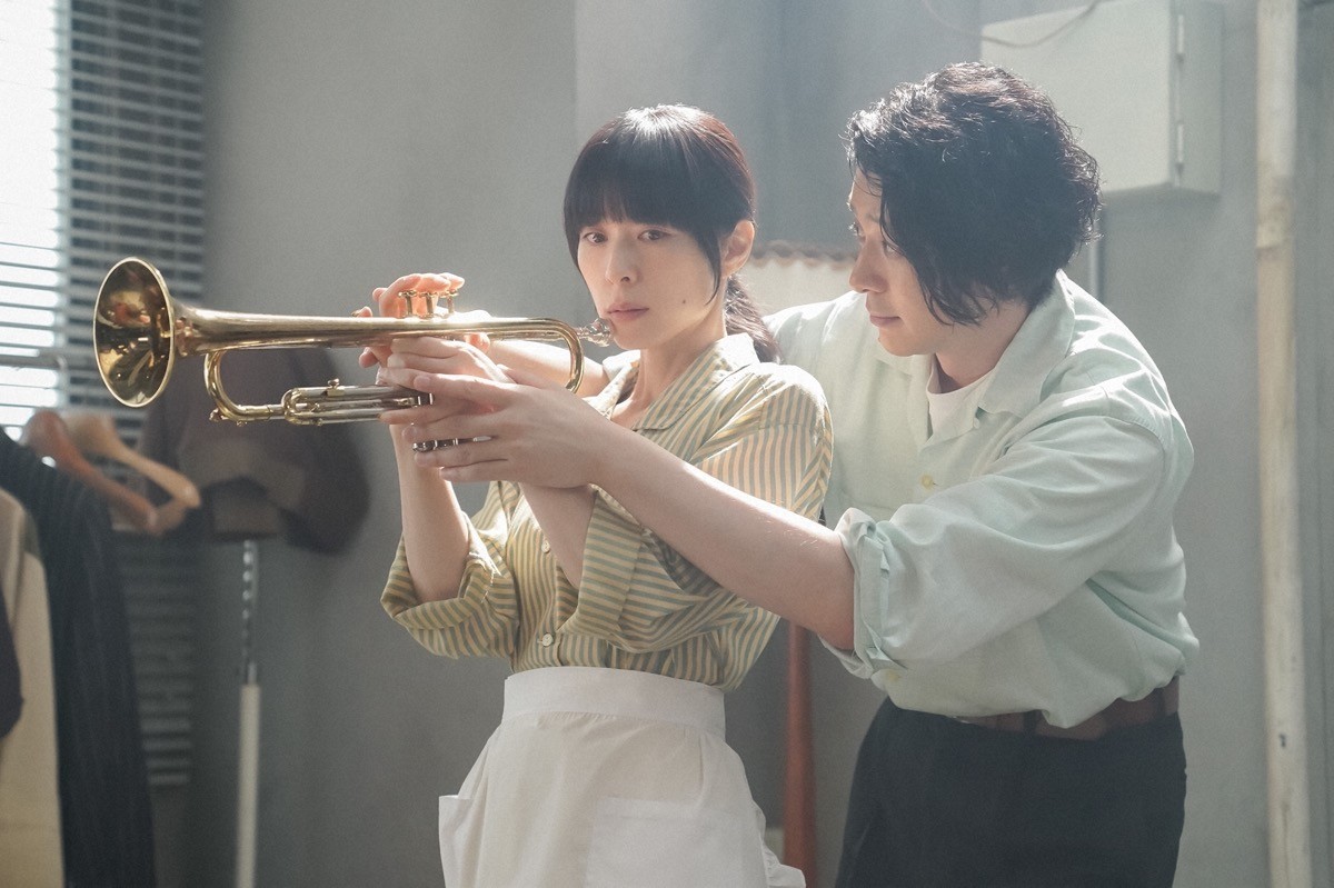 明日の『カムカムエヴリバディ』るい、錠一郎とルイ・アームストロングの歌声を聞く