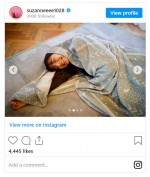 スザンヌ、ごろごろ過ごすオフショット　※「スザンヌ」インスタグラム