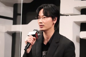 綾野剛、Netflixシリーズ『新聞記者』ワールドプレミアイベントに登場