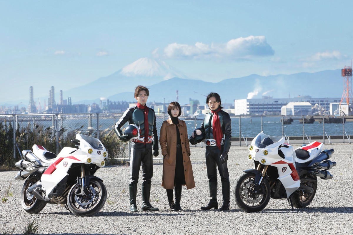 『シン・仮面ライダー』に出演する(左から)柄本佑、浜辺美波、池松壮亮