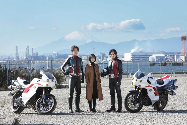 『シン・仮面ライダー』に出演する(左から)柄本佑、浜辺美波、池松壮亮