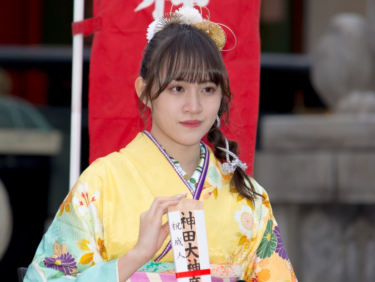 ＜AKB48成人式＞小栗有以・本田仁美ら華やかな振袖姿を披露　“黄金のトライ世代”で「AKB48を引っ張っていきたい」