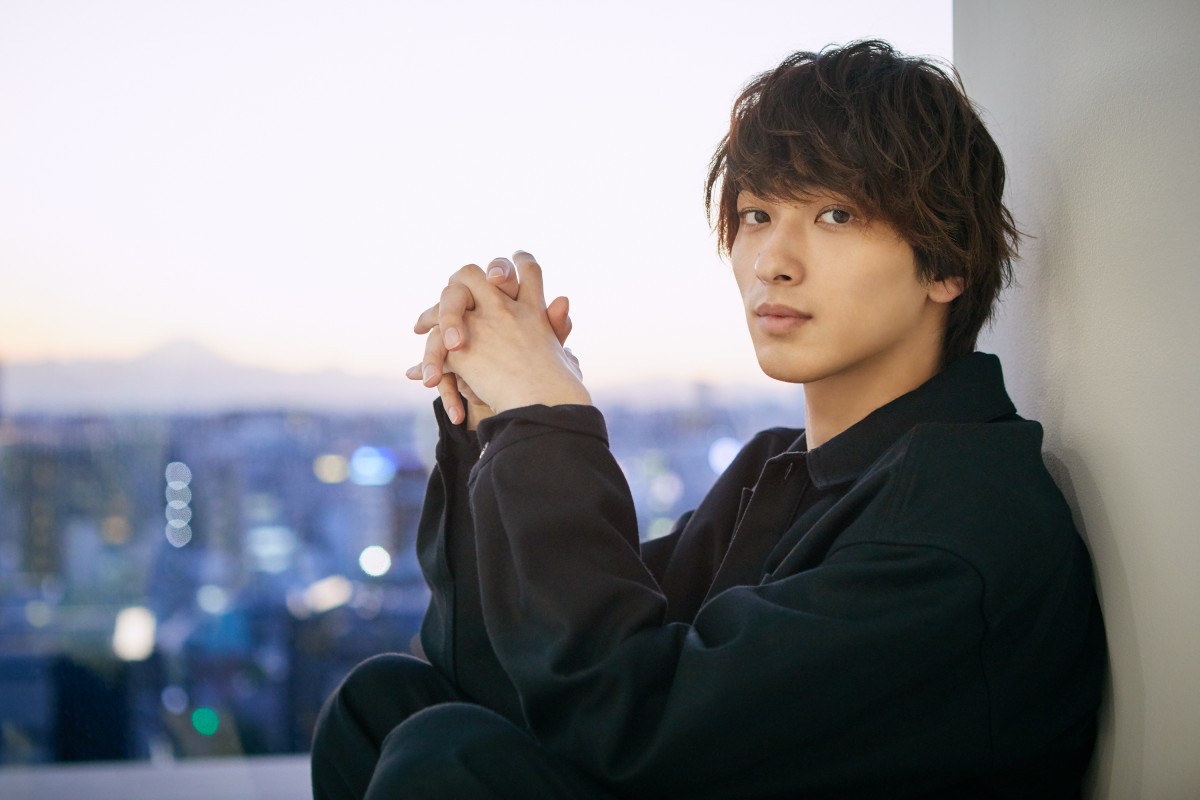 横浜流星、“水中銃”構えるクールな表情に反響「撃ち抜かれたい」「かっこいい」