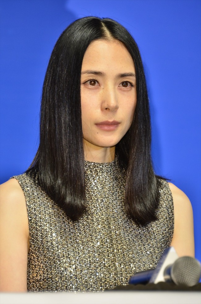 深津絵里 深津絵里が「ロエベ」のショートフィルムに登場！ 開運財布に注目