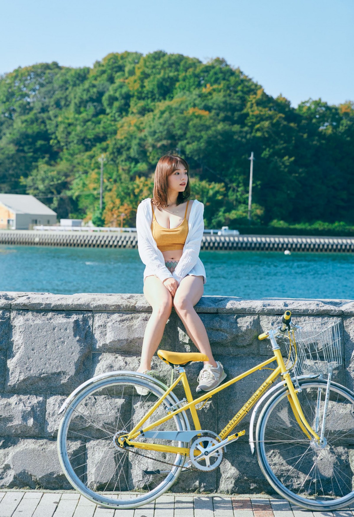 元NMB48・近藤里奈、童顔＆ムチムチボディの最新グラビア