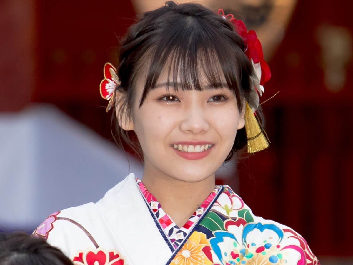 ＜AKB48成人式＞小栗有以・本田仁美ら華やかな振袖姿を披露　“黄金のトライ世代”で「AKB48を引っ張っていきたい」