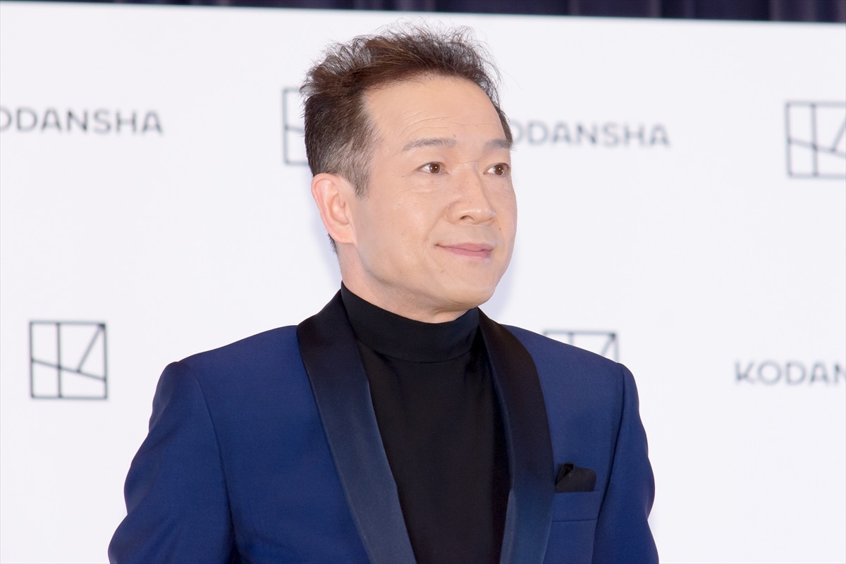田原俊彦、還暦記念写真集で赤ふんどし姿披露　撮影前は「ちょっとビビってた」