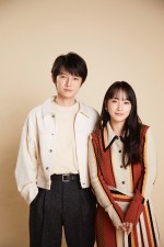 連続テレビ小説『カムカムエヴリバディ』に出演する本郷奏多、川栄李奈