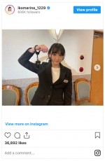 「捕まったよー！！」と手錠ショットを見せた生駒里奈　※「生駒里奈」インスタグラム