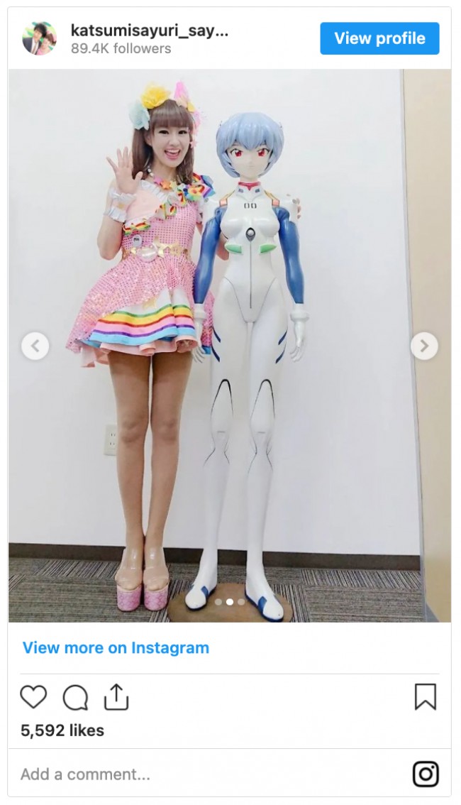 かつみさゆり さゆり 等身大 綾波レイ と2ショットに 体型変わらないのにびっくり 脚の長さ一緒 の声 22年2月17日 写真 クランクイン