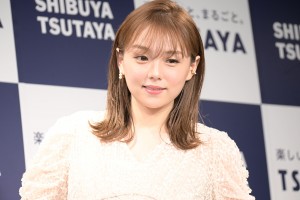 篠崎愛写真集 『IDEA』刊行記者会見の模様