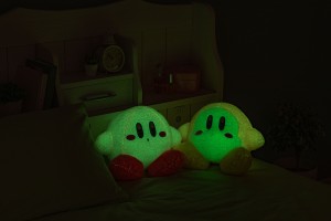 『星のカービィ』が暗闇で光る“蓄光ぬいぐるみ”に！