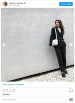 新山千春が公開した卒業式コーデ　※「新山千春」インスタグラム