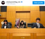 【写真】『真犯人フラグ』生駒里奈“裁判官席”クランクアップショット　佐野勇斗＆原菜乃華が笑顔