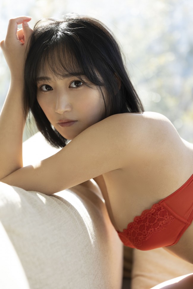 写真）“人気No.1レースクイーン”川瀬もえ、ランジェリー＆ニーハイ姿も