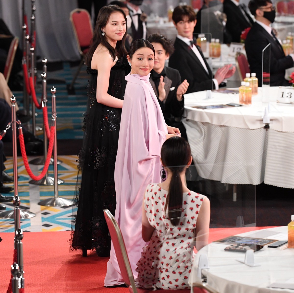 ＜第45回日本アカデミー賞＞豪華俳優・女優陣、レッドカーペットに華やかな装い