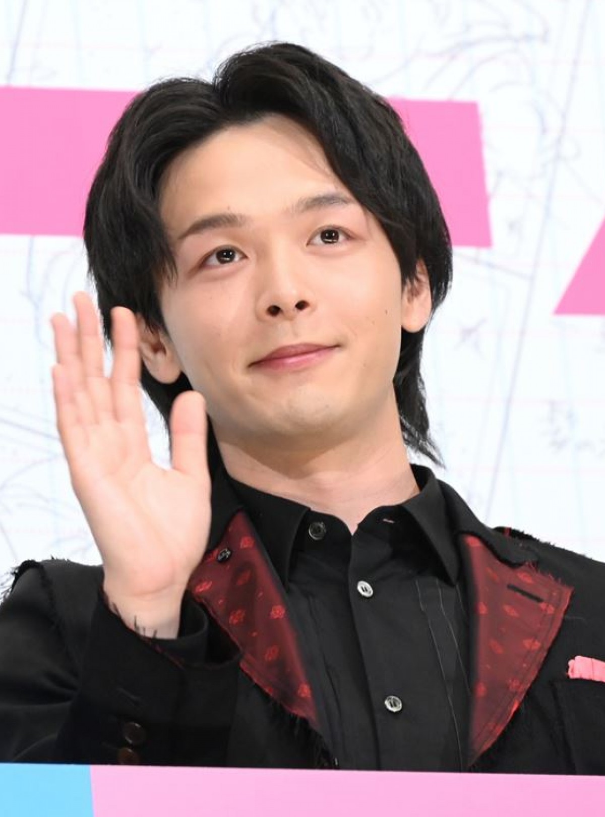 中村倫也、“覇権”で自信あるのは「手を振るスマイル」　実演に吉岡里帆ら大爆笑