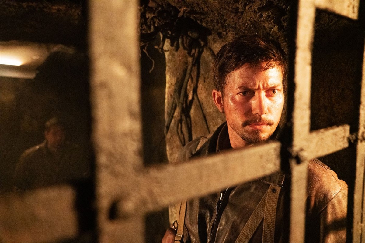 兵士たちが遭遇した血も凍る恐怖―ミッキー・ローク主演『ウォーハント 魔界戦線』場面写真解禁