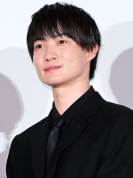 映画『ホリック xxxHOLiC』初日舞台あいさつに登壇した神木隆之介