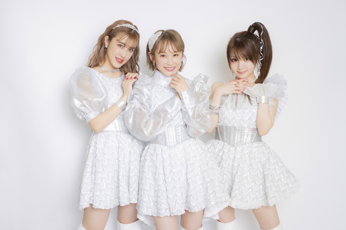アルバム『ラフ・アンド・ピース』をリリースする(左から)夏焼雅、高橋愛、田中れいな