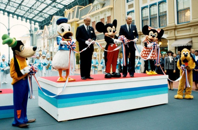 東京ディズニーランド 4 15で開園39周年 祝福の声でtwitterトレンド1位に 22年4月15日 おでかけ クランクイン トレンド