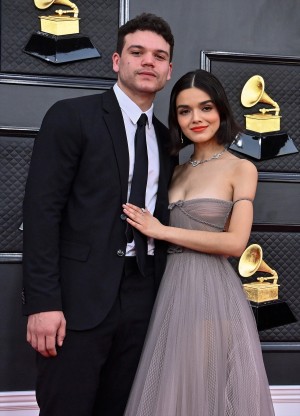 ジョシュ・アンドレス＆レイチェル・ゼグラー、第64回グラミー賞授賞式に登場