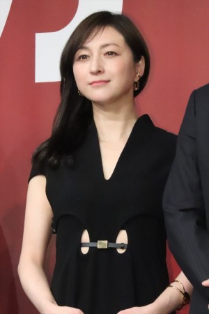 広末涼子、映画『バスカヴィル家の犬　シャーロック劇場版』完成報告会に登場