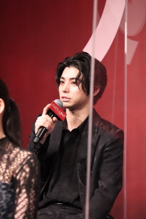 村上虹郎、映画『バスカヴィル家の犬　シャーロック劇場版』完成報告会に登場