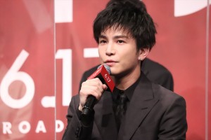 岩田剛典、映画『バスカヴィル家の犬　シャーロック劇場版』完成報告会に登場