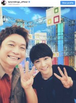 【写真】香取慎吾＆須賀健太、笑顔の“スリーピース”ショットに反響　「最高」「エモい」