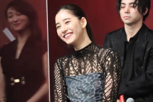 新木優子、映画『バスカヴィル家の犬　シャーロック劇場版』完成報告会に登場
