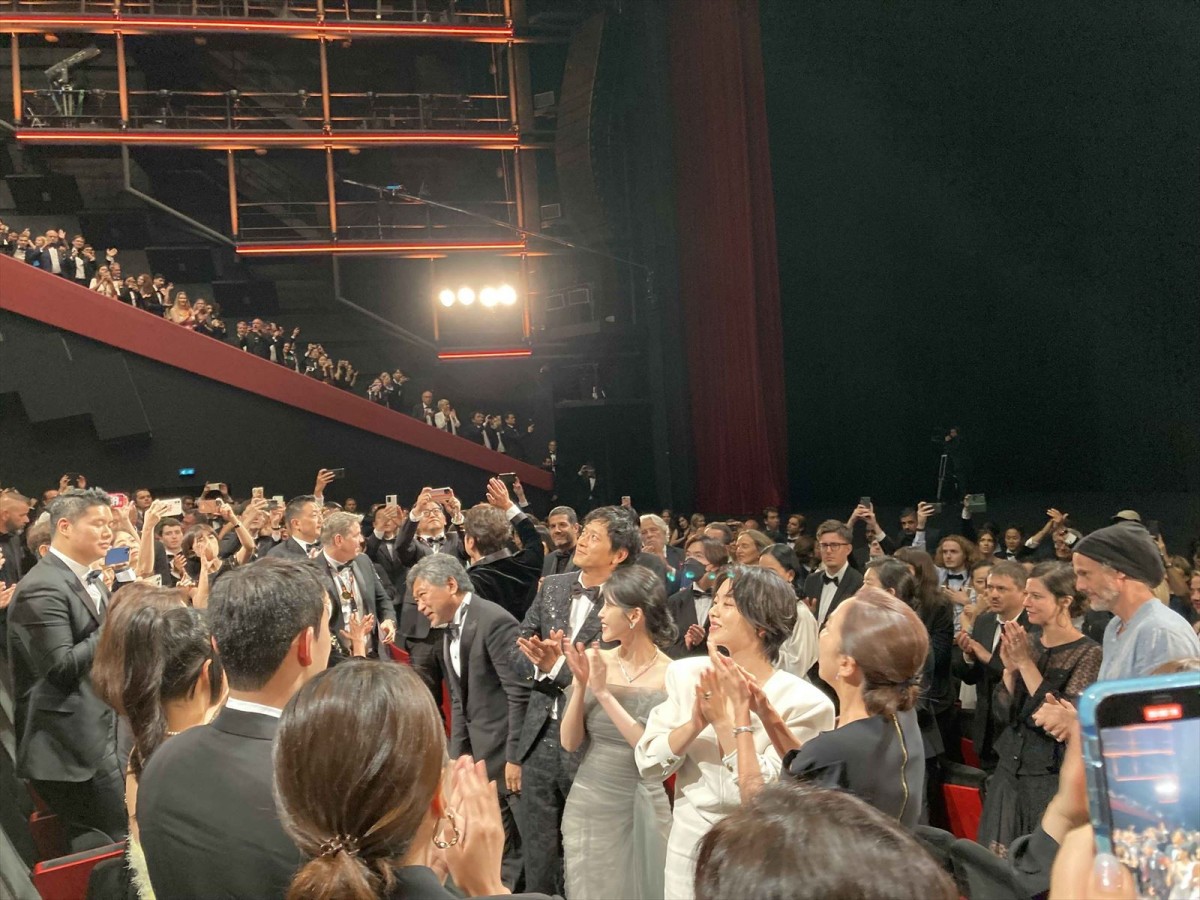 是枝裕和監督『ベイビー・ブローカー』カンヌで12分間の拍手喝さい　「思っていた以上にちゃんと届いたのかな」と手応え