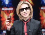 YOSHIKI、新製品「Real Gold X／Y」発表会に登場