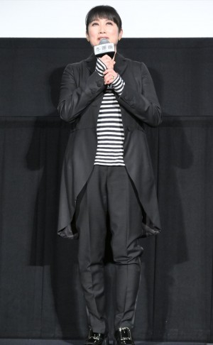 映画『冬薔薇』完成披露上映会に出席した余貴美子