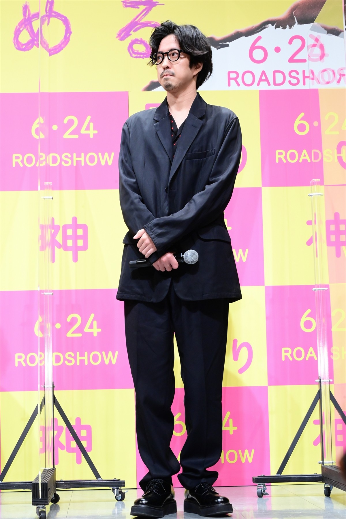 ムロツヨシ暴走　アドリブの“花道歩き”に観客大喜び